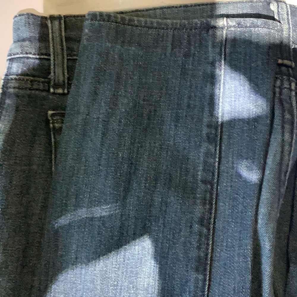ROCK AND REPUBLIC CUSTOM DISTRESSED JEANS - Picture 4 of 9
